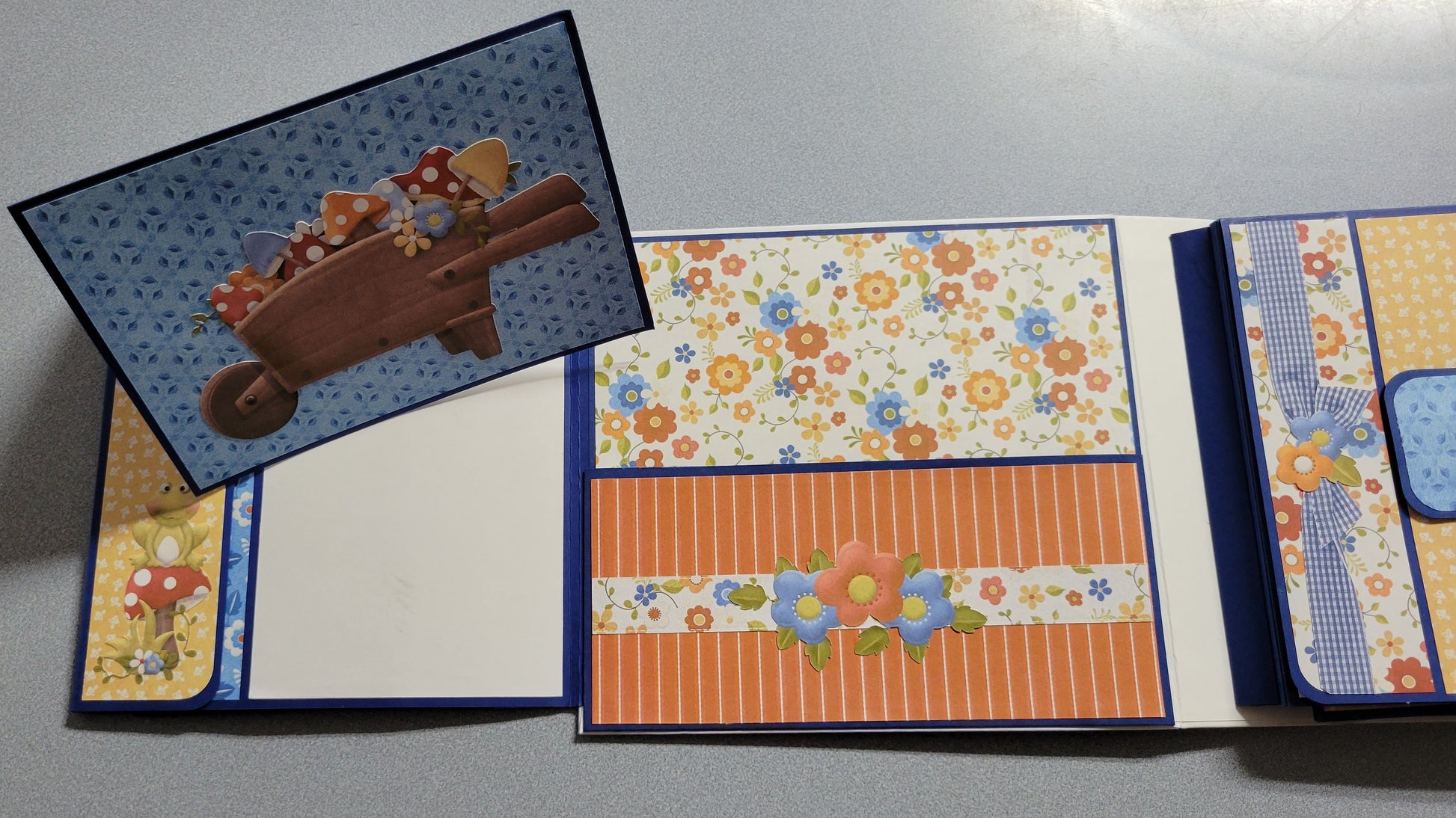 Gnome Place Like Home Scrapbook Album.